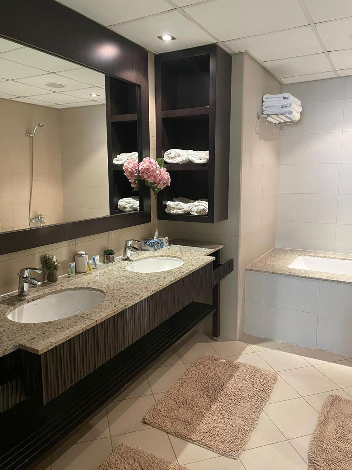 Anantara Hotel Apartment Palm Jumeirah Connected Anantara Hotel ドバイ エクステリア 写真